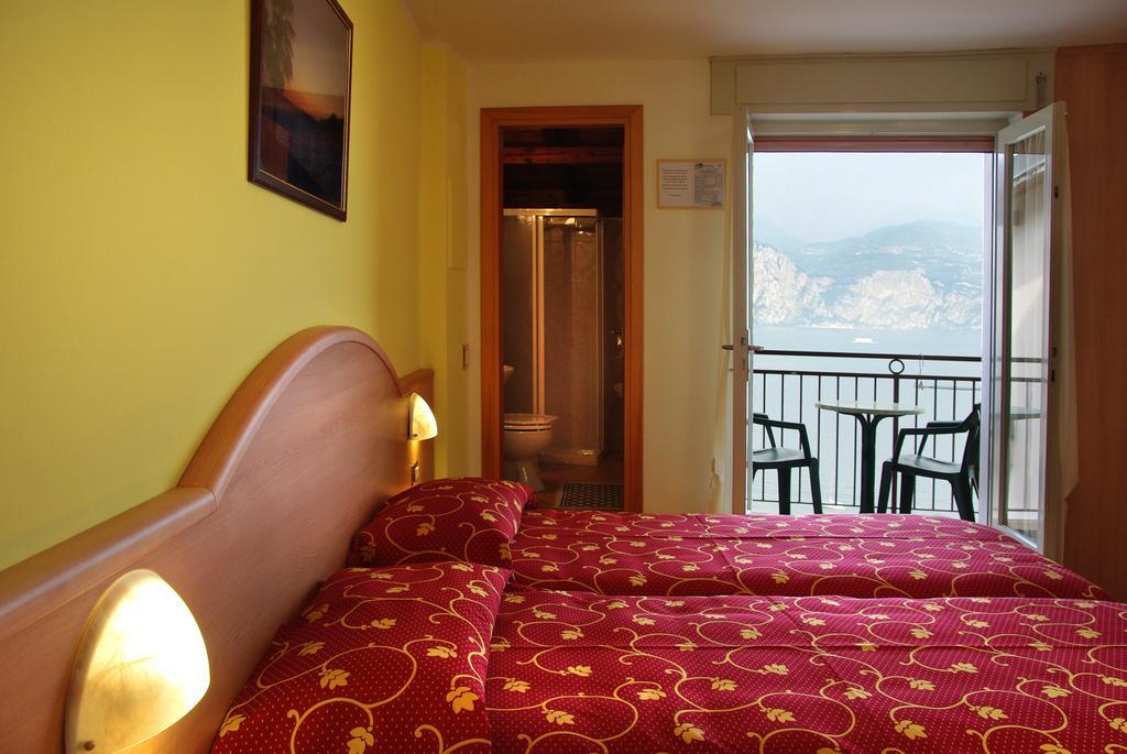 Hotel Residence Panoramica Brenzone sul Garda Pokoj fotografie